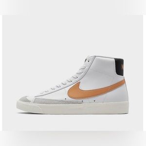 NIKE BLAZER MID '77 VINTAGE CASUAL SHOES 🆕 . Size 11.